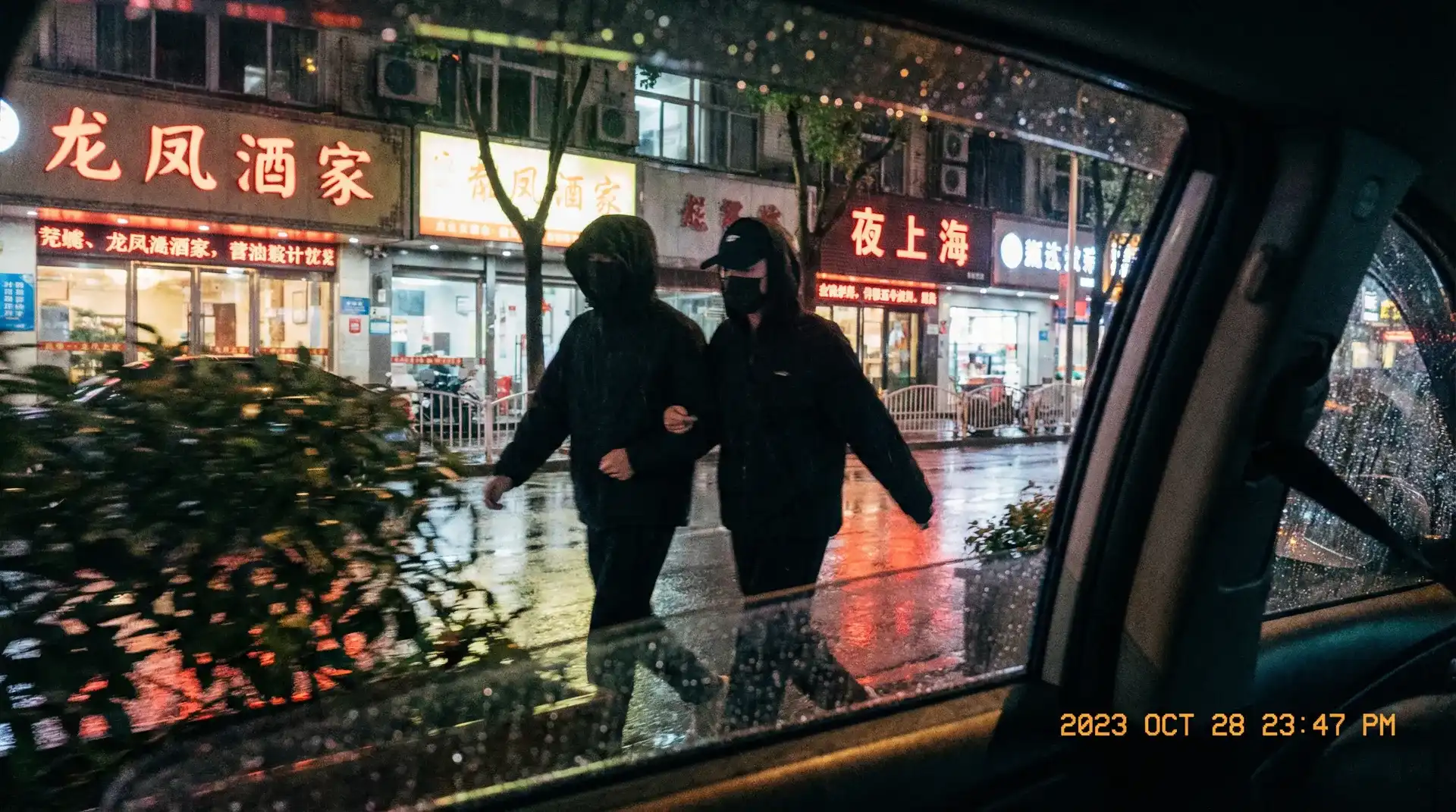 竟博体育app - 顶流明星深夜密会现场抓拍照片
